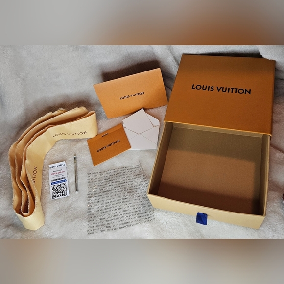 Louis Vuitton Nina Prism Belt Gift Box Dust Bag Hole Punch Buckle Film Protector - Picture 1 of 16